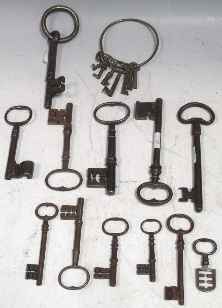 Lot 187 - A collection of 19th century keys, 16cm and...