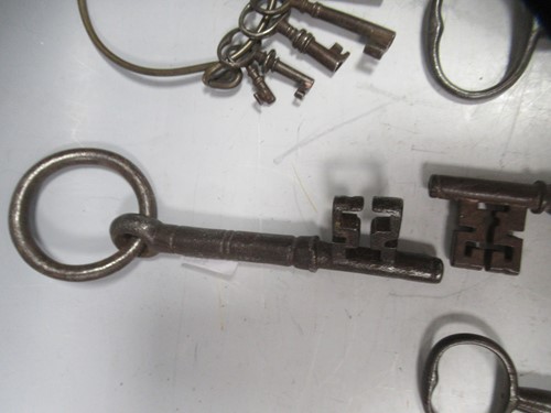 Lot 187 - A collection of 19th century keys, 16cm and...
