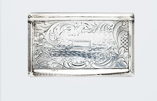 Lot 292 - A French metalwares silver snuffbox