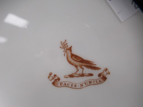 Lot 21 - Six late Victorian or Edwardian dinner plates...