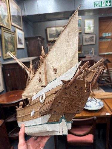 Lot 123 - Box of Games and Collectables; Spade Half...
