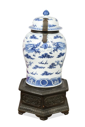 Lot 15 - A Chinese blue and white porcelain large dragon vase, Qing Dynasty, 18th century
