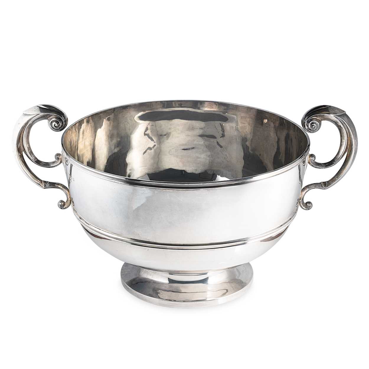 Lot 515 - An Edward VII silver two handled bowl