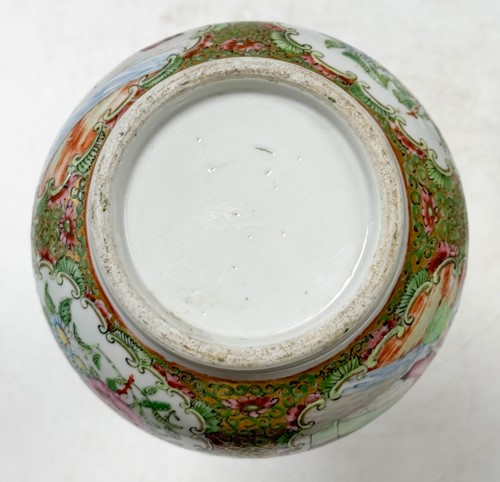 Lot 13 - A Cantonese famille rose bowl, Qing Dynasty, 19th century