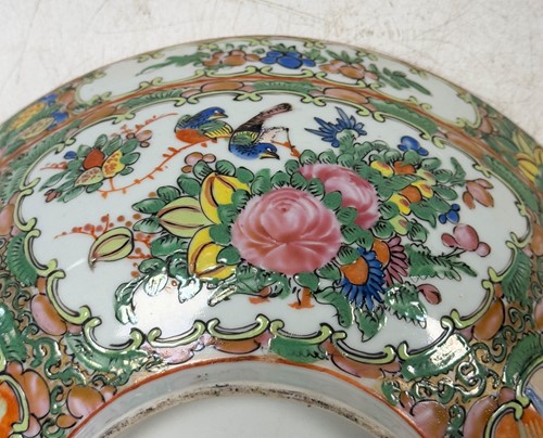 Lot 13 - A Cantonese famille rose bowl, Qing Dynasty, 19th century