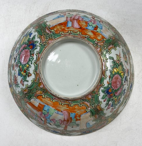 Lot 13 - A Cantonese famille rose bowl, Qing Dynasty, 19th century