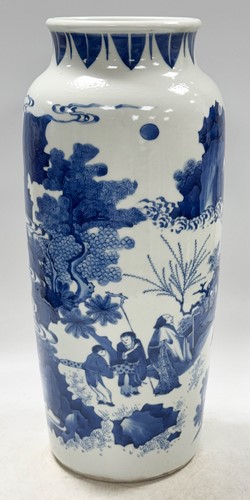 Lot 54 - A Transitional style blue and white vase, modern
