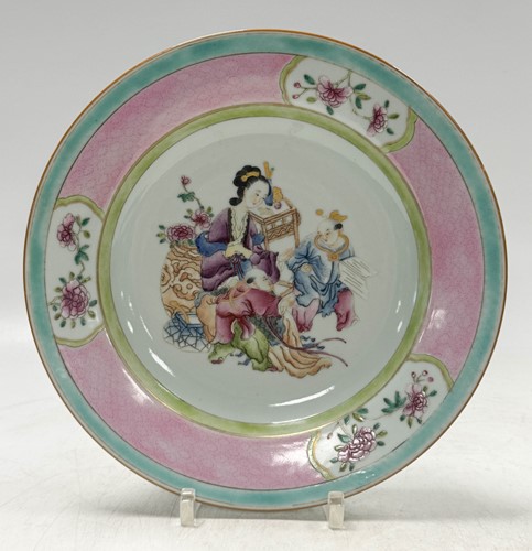 Lot 21 - Five Chinese porcelain export plates