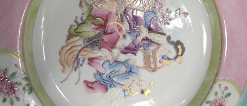 Lot 21 - Five Chinese porcelain export plates