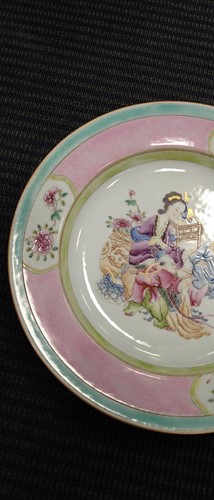 Lot 21 - Five Chinese porcelain export plates