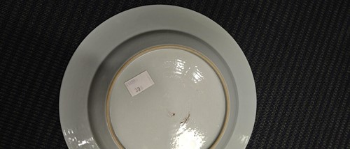 Lot 21 - Five Chinese porcelain export plates