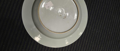 Lot 21 - Five Chinese porcelain export plates