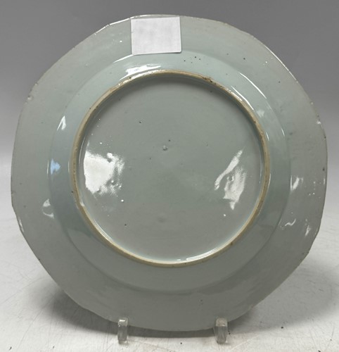 Lot 21 - Five Chinese porcelain export plates