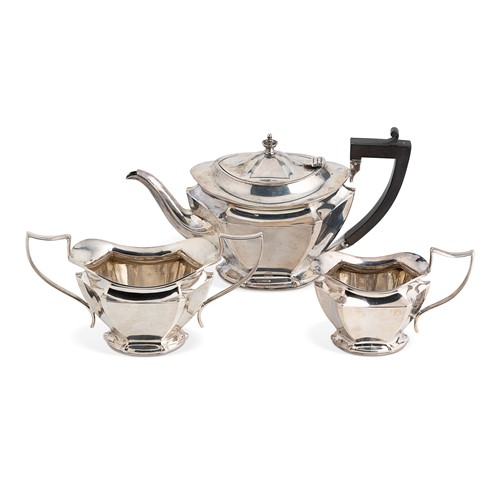 Lot 531 - A George V silver 3-piece tea set