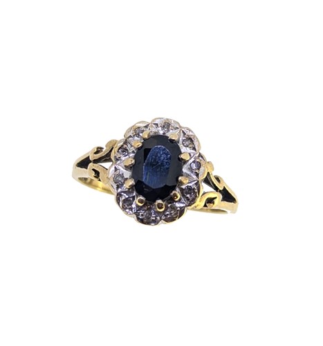 Lot 9 - A sapphire and diamond cluster ring