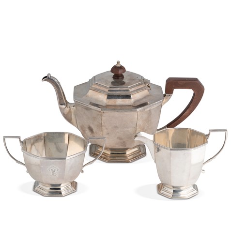 Lot 544 - A George V silver 3-piece tea set
