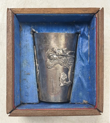 Lot 58 - A Japanese silver beaker, makers mark of Wing Nam, early 20th century