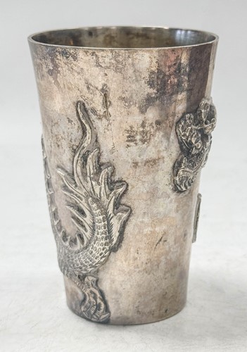 Lot 58 - A Japanese silver beaker, makers mark of Wing Nam, early 20th century