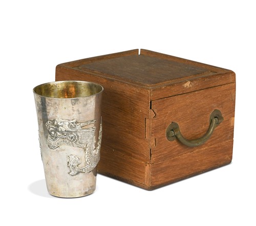 Lot 58 - A Japanese silver beaker, makers mark of Wing Nam, early 20th century