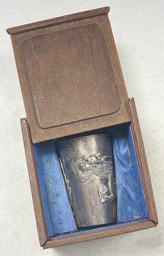 Lot 58 - A Japanese silver beaker, makers mark of Wing Nam, early 20th century