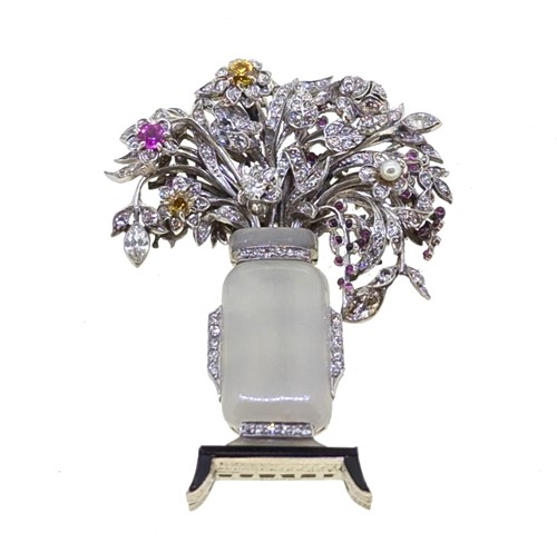 Lot 198 - An Art Deco diamond set giardinetti brooch