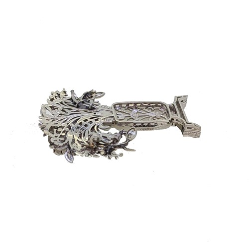 Lot 198 - An Art Deco diamond set giardinetti brooch