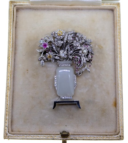 Lot 198 - An Art Deco diamond set giardinetti brooch