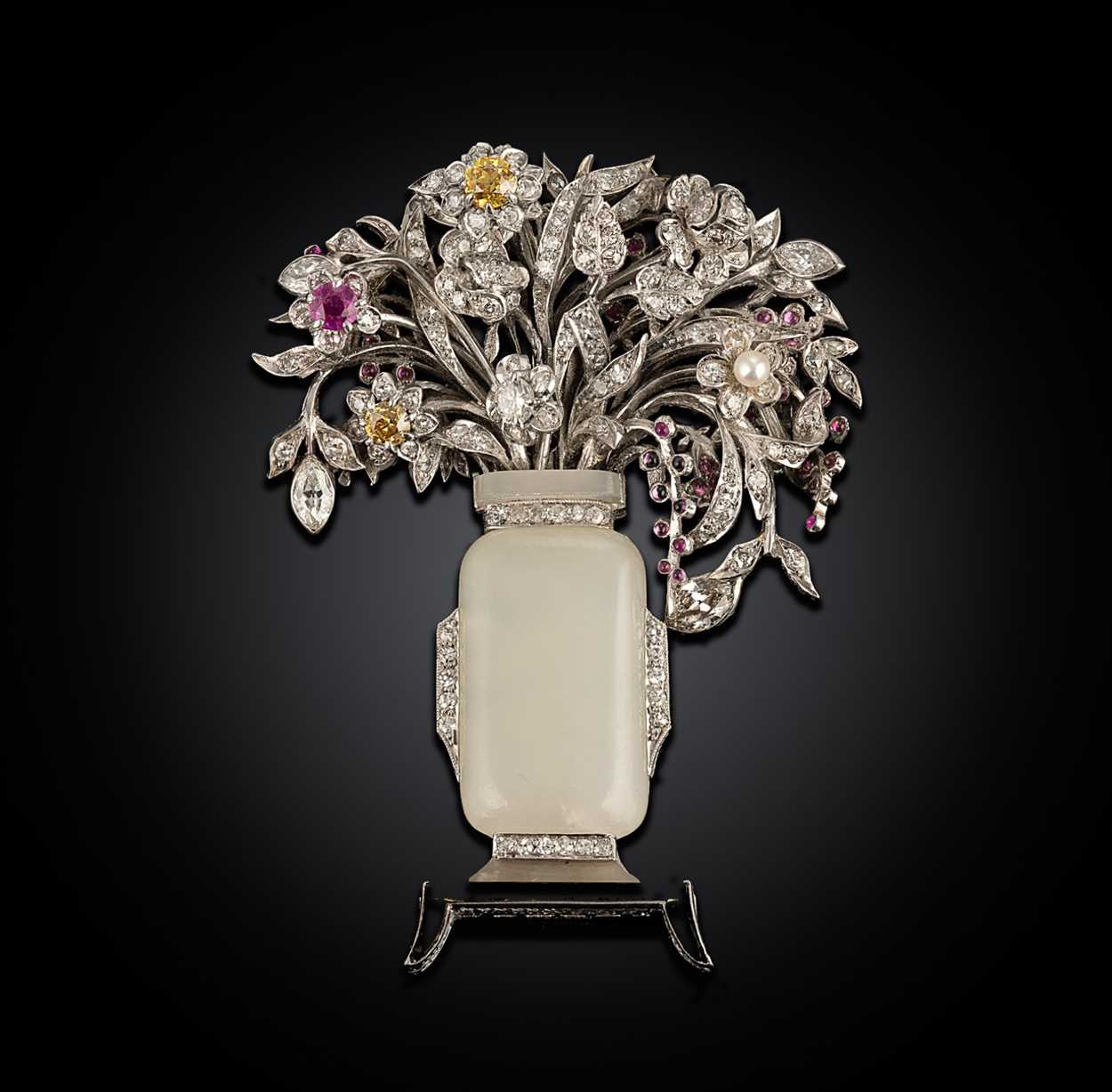 Lot 198 - An Art Deco diamond set giardinetti brooch