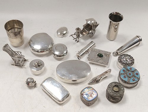 Lot 363 - A collection of silver and silver plated...
