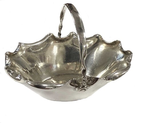 Lot 285 - A Victorian silver miniature dish in the form...