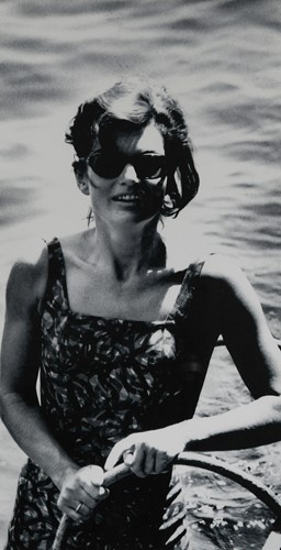 Lot 289 - Three silver gelatin photographs of Jacqueline Lee Kennedy Onassis, 1964