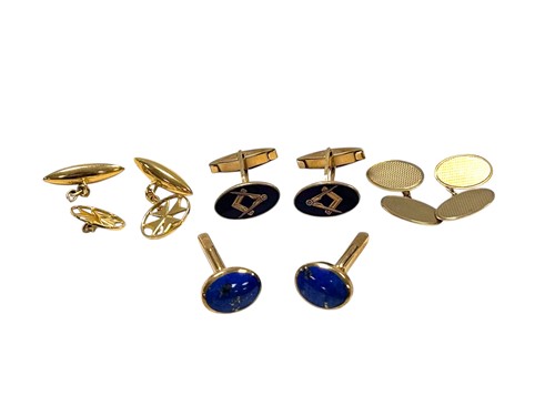 Lot 388 - A pair of broken torpedo shaped cufflinks...