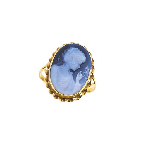 Lot 46 - A cameo ring