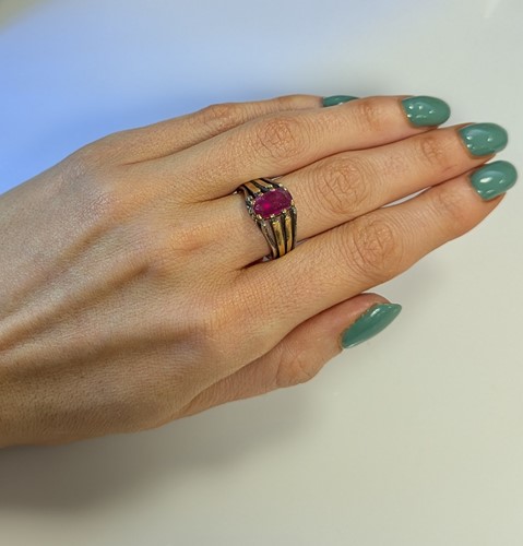 Lot 133 - A Burmese ruby ring