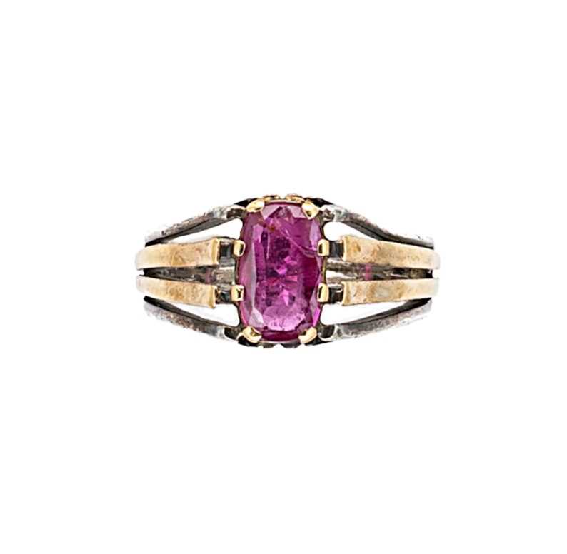 Lot 133 - A Burmese ruby ring