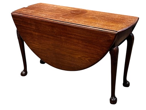Lot 746 - A George III style mahogany oval drop leaf...