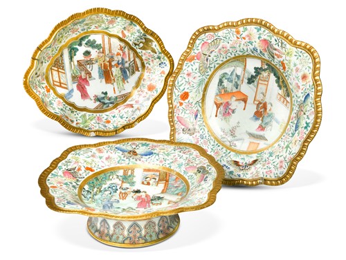 Lot 32 - A pair of Chinese famille verte Canton comports and a lozenge shaped dish