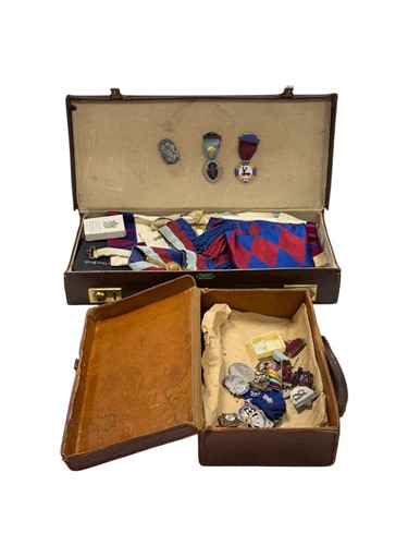 Lot 405 - A collection of Masonic jewels, mostly in...