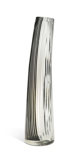 Lot 15 - In the manner of Dino Martens (1894-1970) at Murano, a 'Bianca Nero' style art glass vase