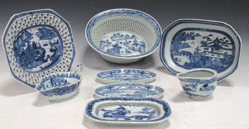 Lot 110 - A collection of Chinese blue and white...