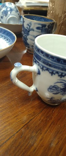 Lot 7 - A collection of Chinese blue and white tea...