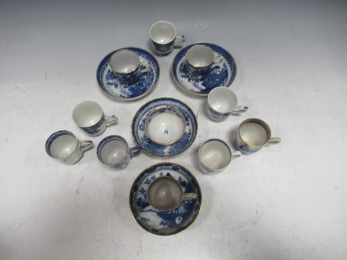 Lot 7 - A collection of Chinese blue and white tea...