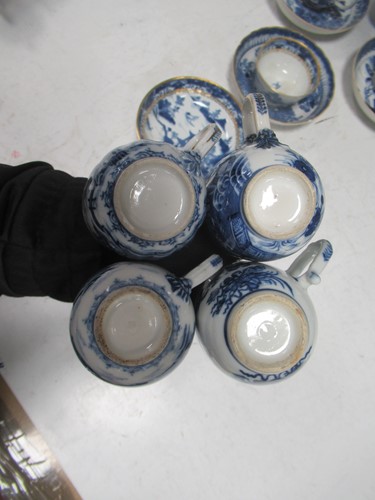 Lot 7 - A collection of Chinese blue and white tea...