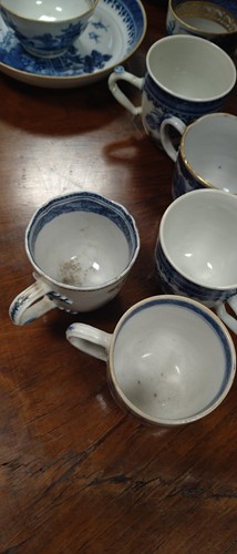 Lot 7 - A collection of Chinese blue and white tea...