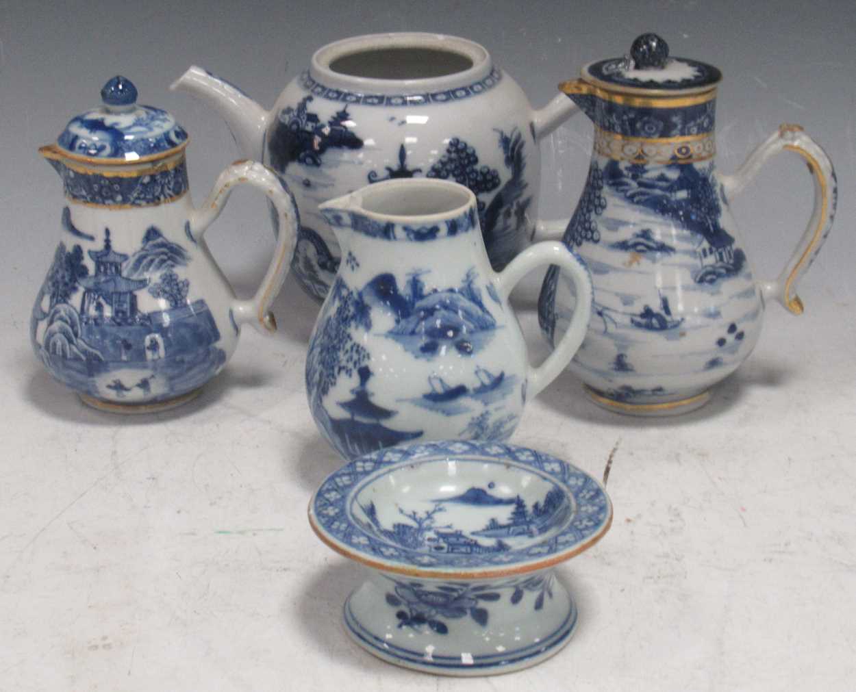 Lot 1 - A collection of Chinese blue and white tea...