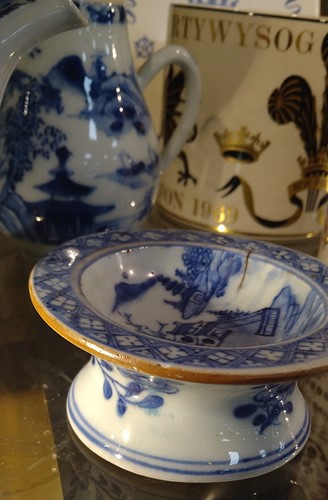 Lot 1 - A collection of Chinese blue and white tea...