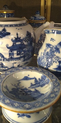 Lot 1 - A collection of Chinese blue and white tea...