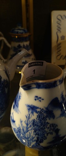 Lot 1 - A collection of Chinese blue and white tea...