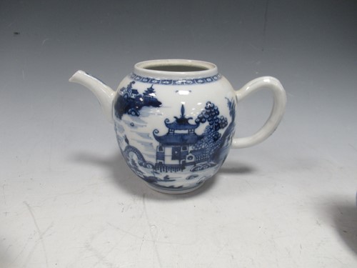 Lot 1 - A collection of Chinese blue and white tea...