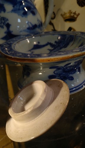Lot 1 - A collection of Chinese blue and white tea...